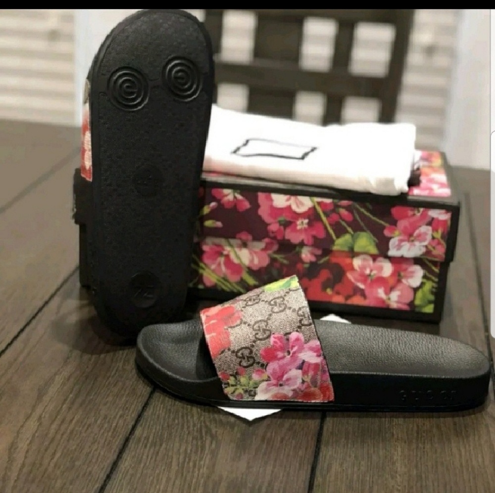 Gucci Bloom Supreme slides